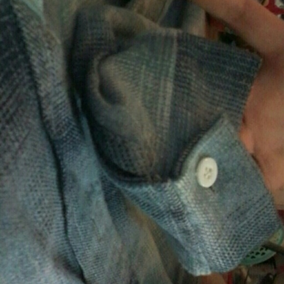 Blue and white plad like cross top blouse - Picture 3 of 3